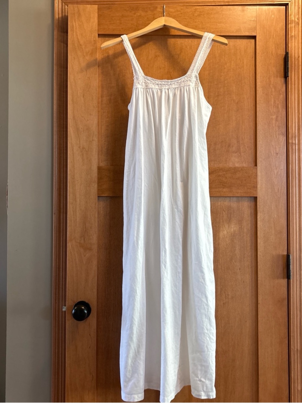 Petite Plume 100% cotton Classic White Sleeveless Cotton Nightgown